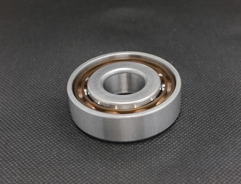 Basic knowledge of bearings, methods of bearing assembly and fixation of inner and outer rings.
